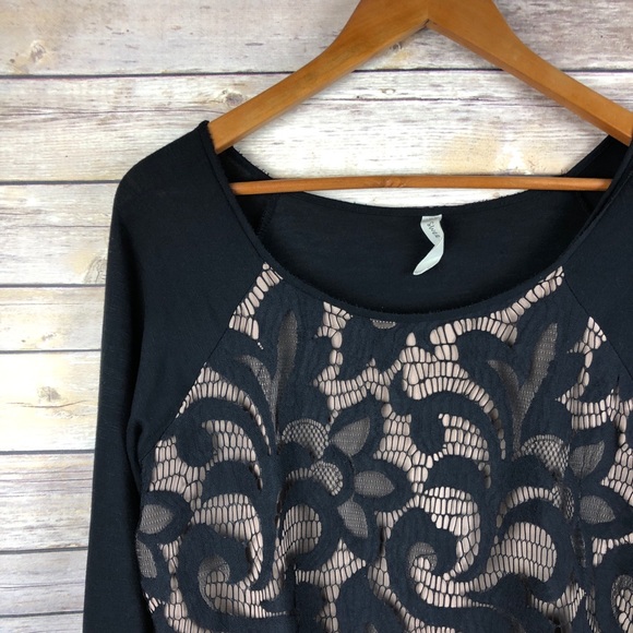 Stitch Fix Sweet Gray Carlisle Lace Front Top Sz S - Picture 3 of 6